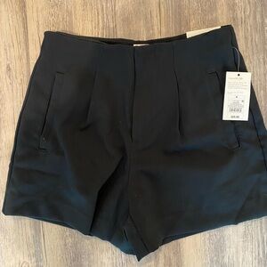 Tailored stretch shorts